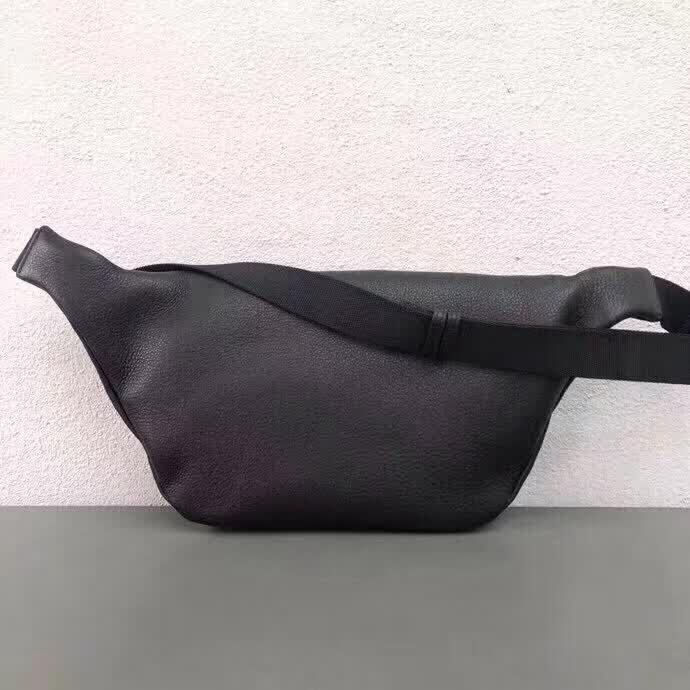 BALENCIAG巴黎世家 真皮胸包  BL1711
